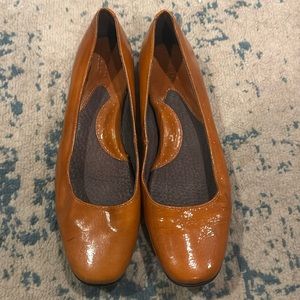 Born Patent Leather Orange Shoes Women’s 9/40.5